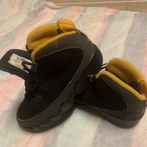 10 c yellow & black Jordan’s